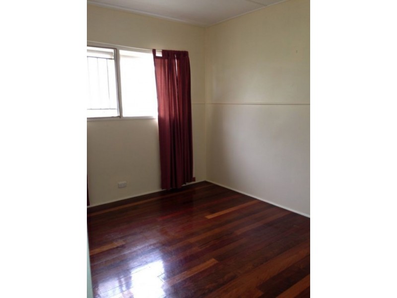 17 Thompson Street, Silkstone QLD 4304
