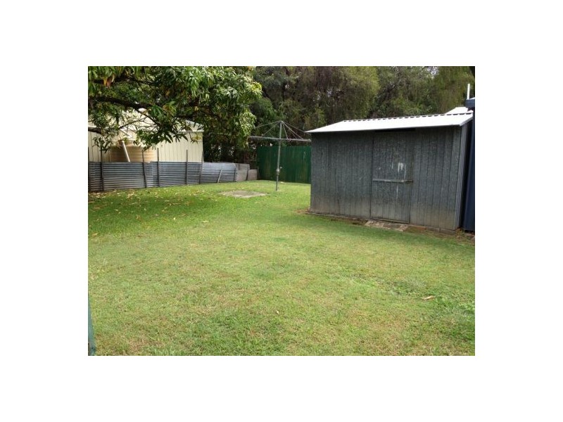 17 Thompson Street, Silkstone QLD 4304