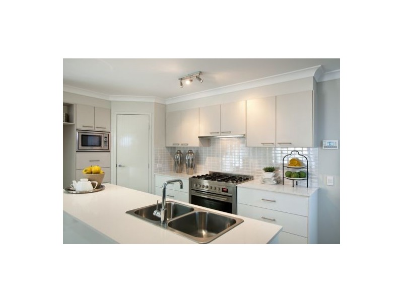 2 Dray Court, Riverhills QLD 4074