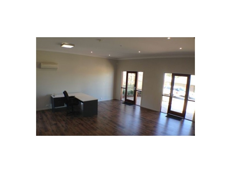 2 Dray Court, Riverhills QLD 4074