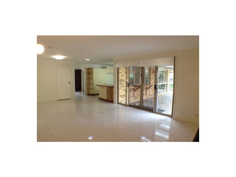 28 Eurabbie Street, Middle Park QLD 4074