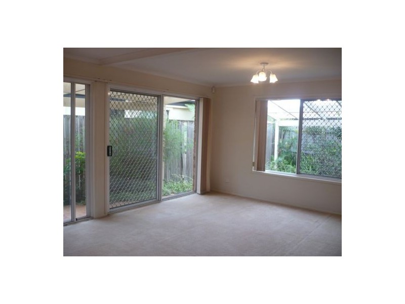 8/1 Abel Smith Crescent, Mount Ommaney QLD 4074