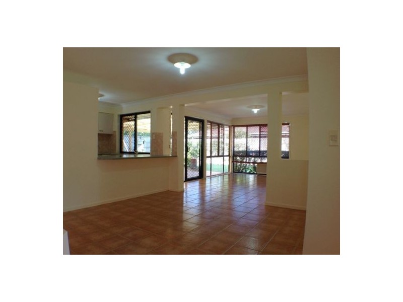 4 Bridle Court, Sumner QLD 4074