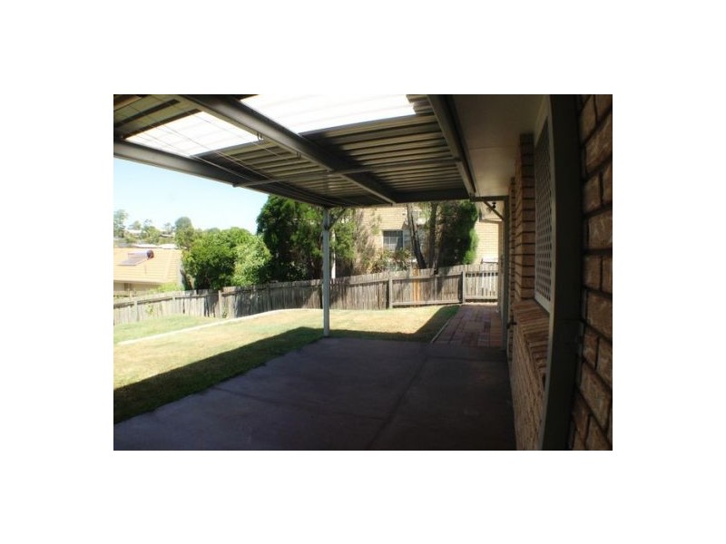 8 Meadow Place, Middle Park QLD 4074