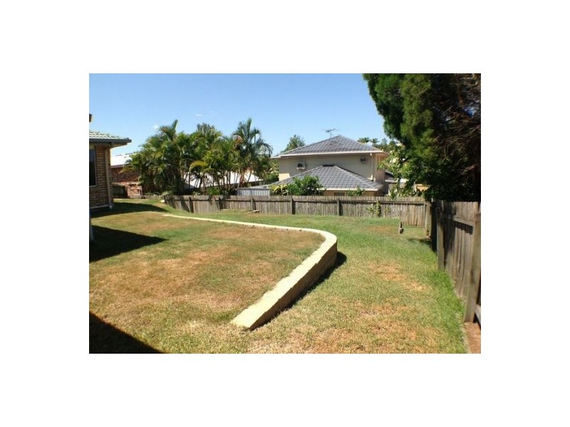 8 Meadow Place, Middle Park QLD 4074