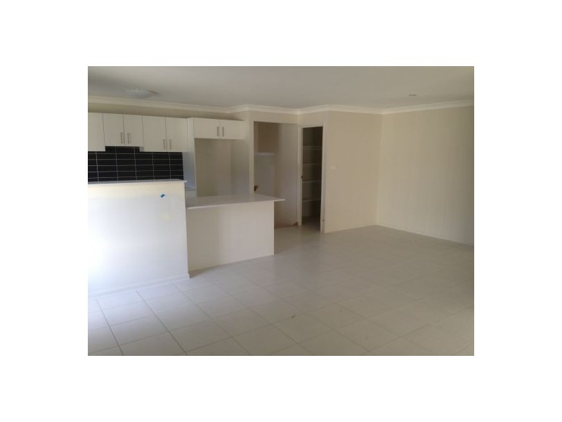 34 Blackwood Circuit, Cameron Park NSW 2285