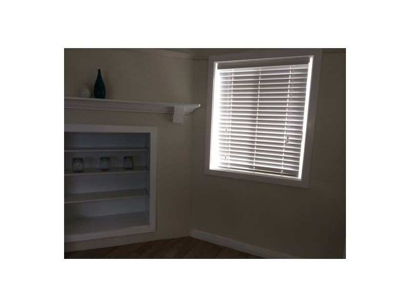 18 Marks Parade, Marks Point NSW 2280