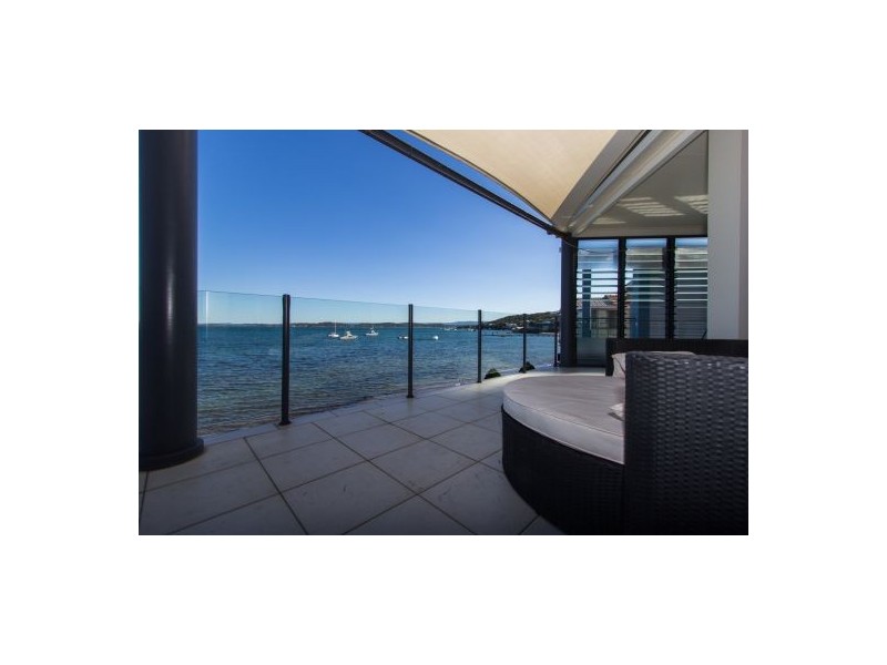 2-2 Ross Street, Belmont NSW 2280