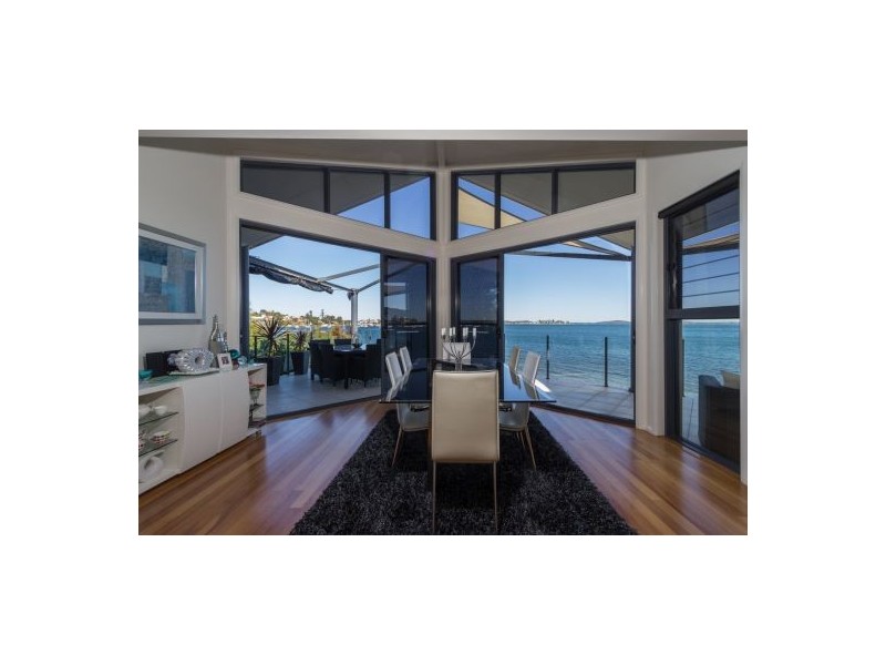 2-2 Ross Street, Belmont NSW 2280