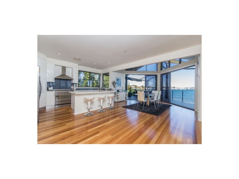 2-2 Ross Street, Belmont NSW 2280