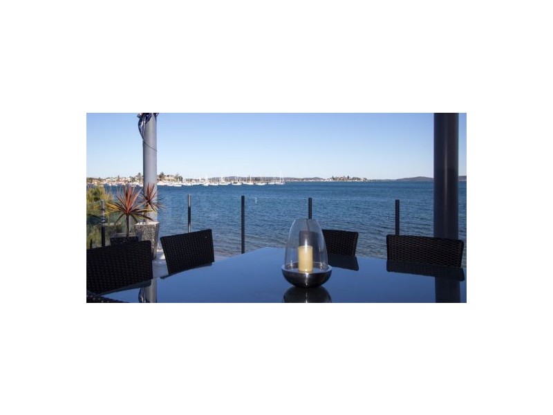 2-2 Ross Street, Belmont NSW 2280