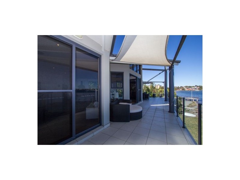 2-2 Ross Street, Belmont NSW 2280