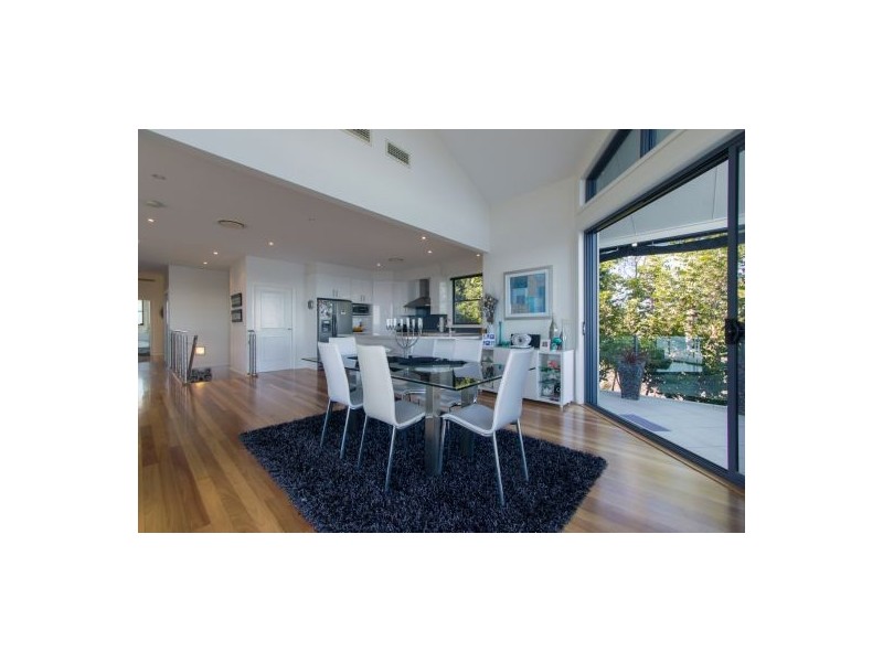 2-2 Ross Street, Belmont NSW 2280