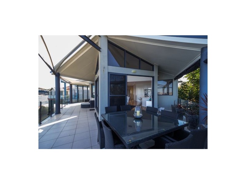 2-2 Ross Street, Belmont NSW 2280