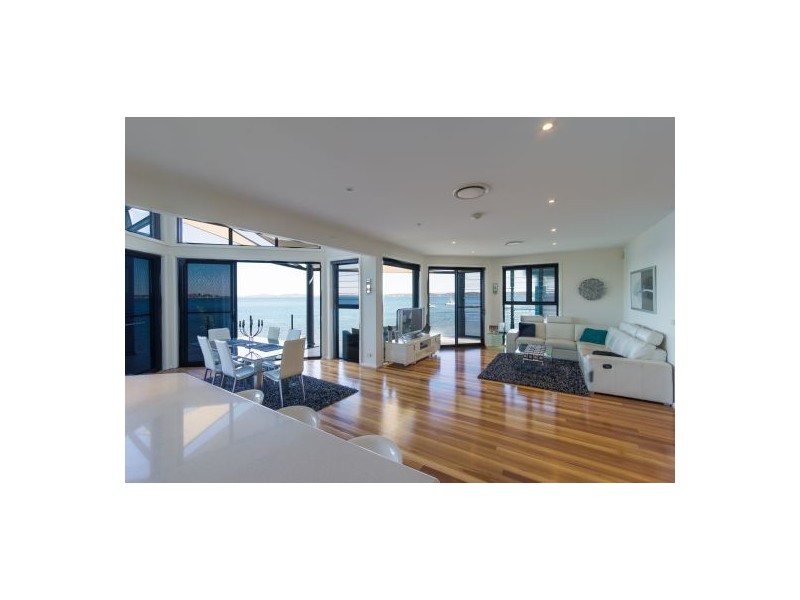 2-2 Ross Street, Belmont NSW 2280