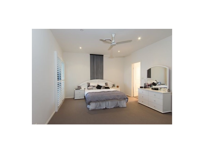 2-2 Ross Street, Belmont NSW 2280