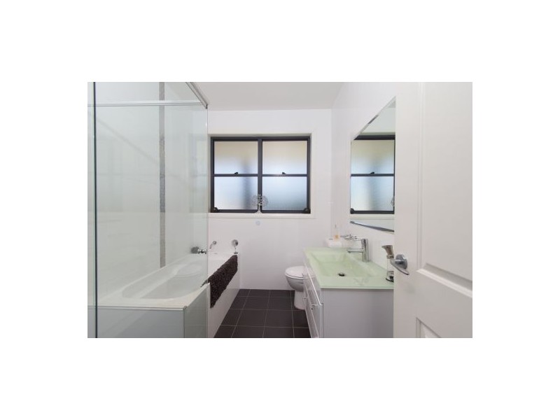2-2 Ross Street, Belmont NSW 2280
