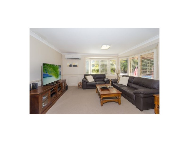 15 Dwyer  Chase, Eleebana NSW 2282