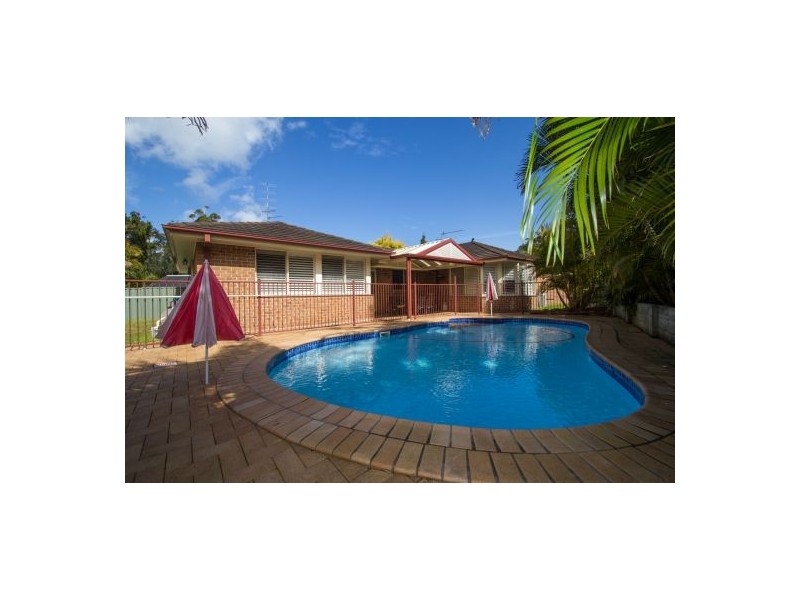 15 Dwyer  Chase, Eleebana NSW 2282