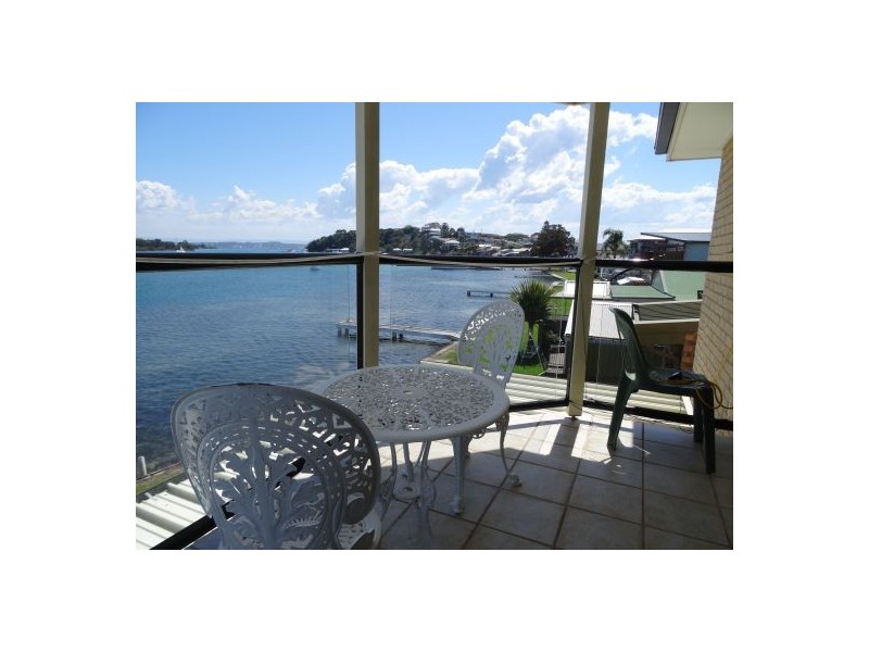 17 Marks Parade, Marks Point NSW 2280