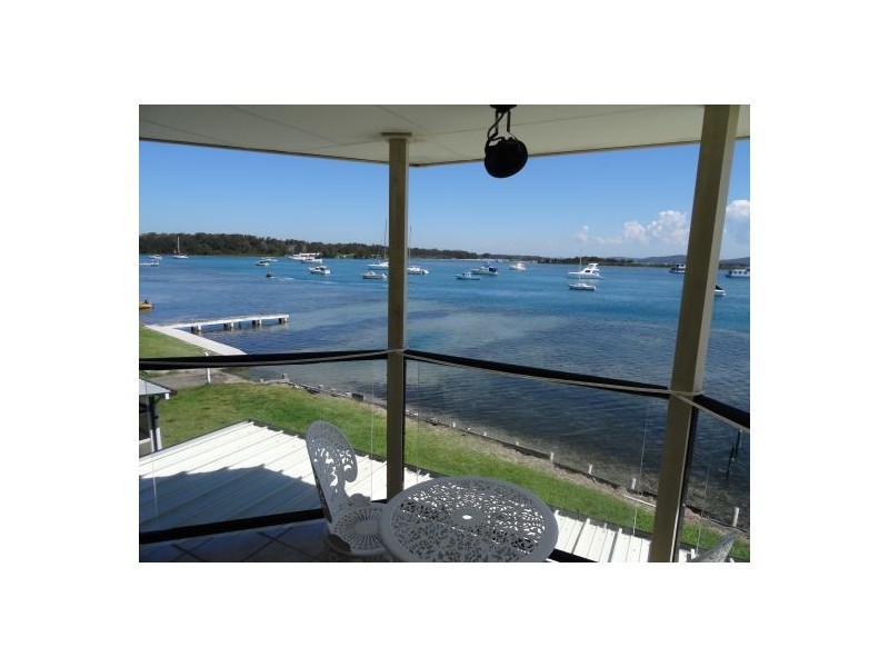 17 Marks Parade, Marks Point NSW 2280