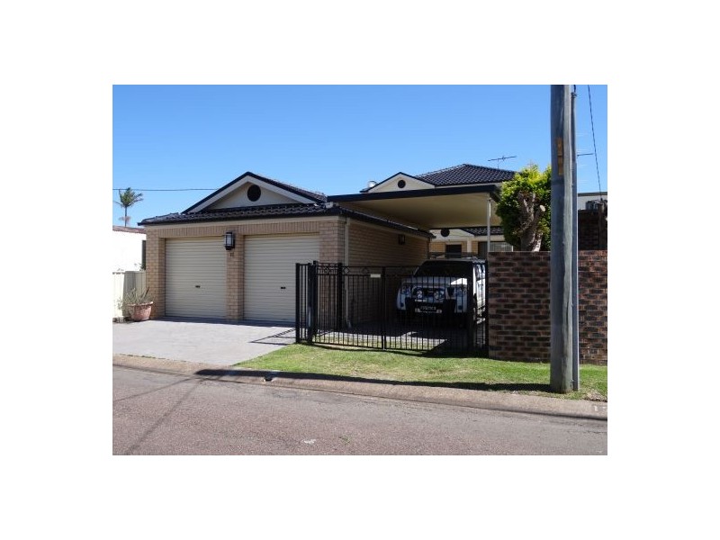 17 Marks Parade, Marks Point NSW 2280