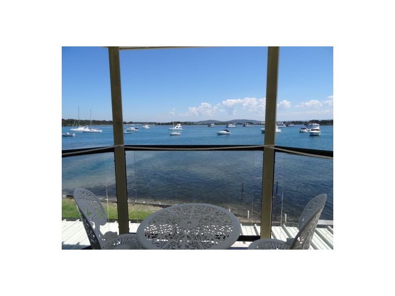 17 Marks Parade, Marks Point NSW 2280