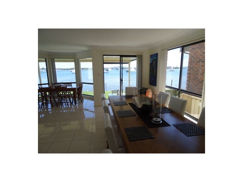 17 Marks Parade, Marks Point NSW 2280