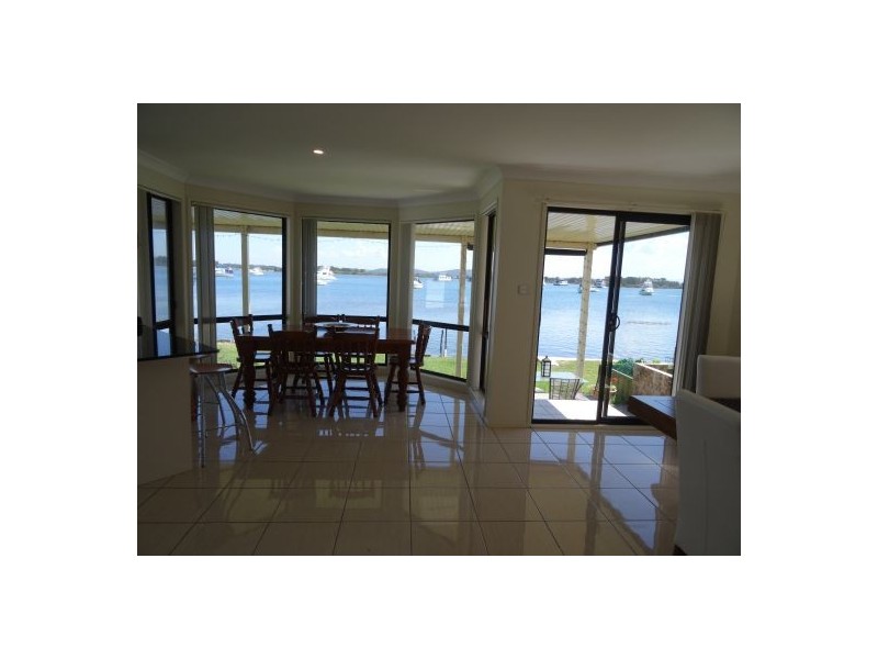 17 Marks Parade, Marks Point NSW 2280