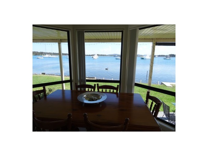 17 Marks Parade, Marks Point NSW 2280