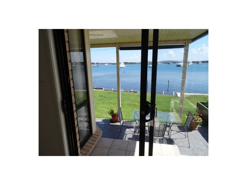 17 Marks Parade, Marks Point NSW 2280