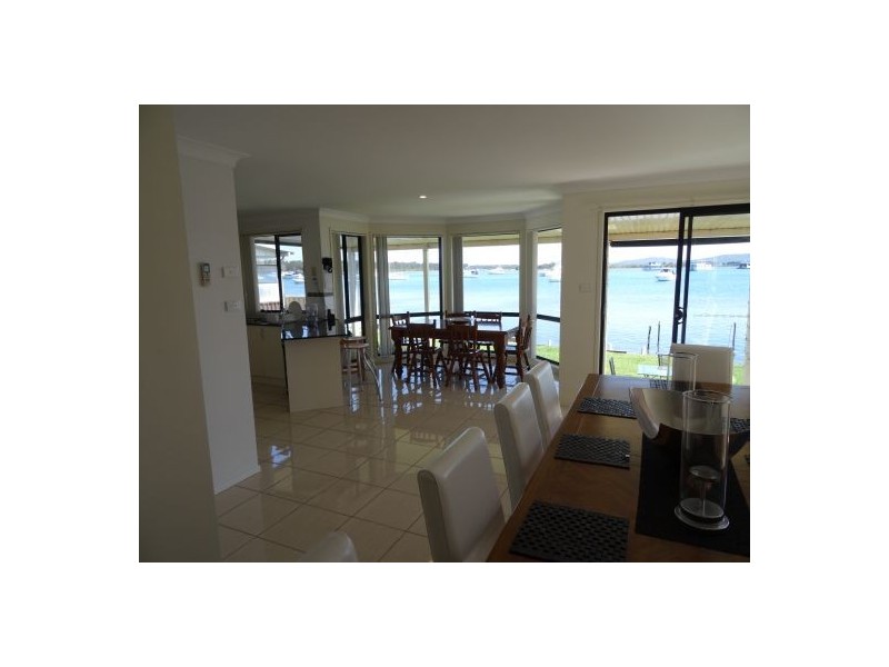 17 Marks Parade, Marks Point NSW 2280