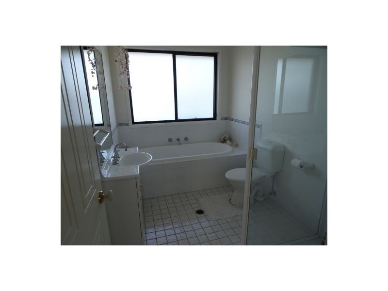 17 Marks Parade, Marks Point NSW 2280