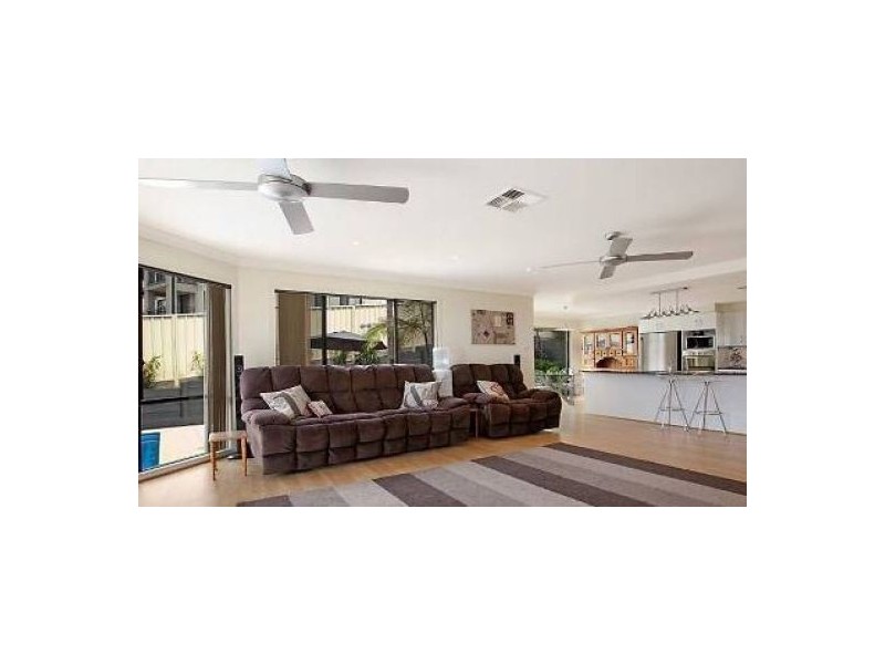 11 Heron Place, Belmont NSW 2280