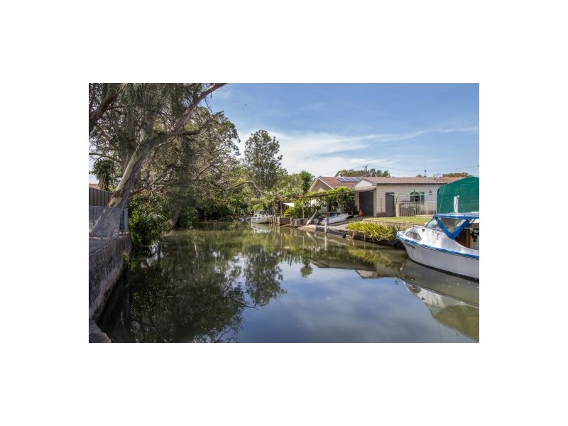 23 St Johns Drive, Croudace Bay NSW 2280