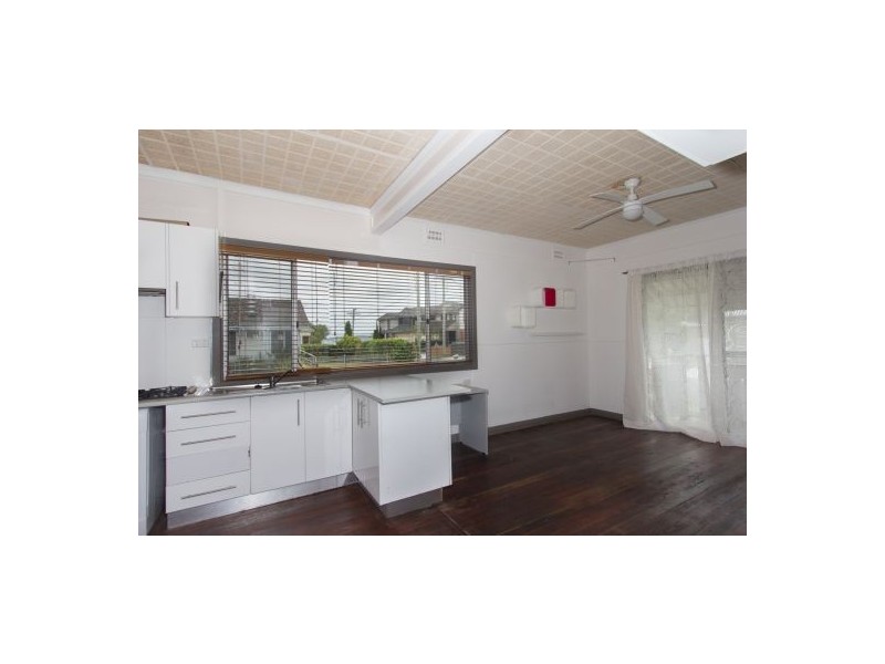 42 Emily Street, Marks Point NSW 2280