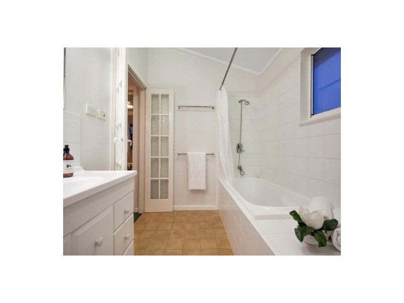 25 Walter Street, Belmont NSW 2280