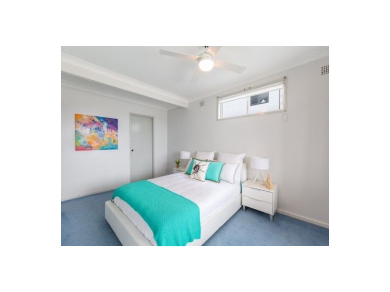 17 The Parade, Belmont NSW 2280