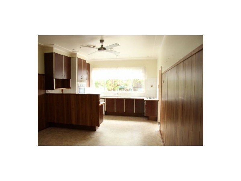 4 Macquarie Street, Belmont NSW 2280