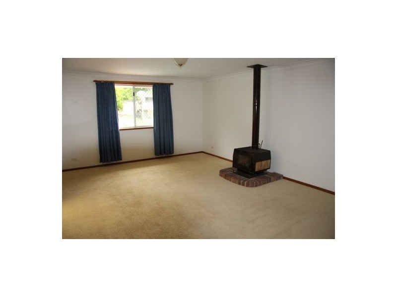 8 Lindeman Close, Eleebana NSW 2282