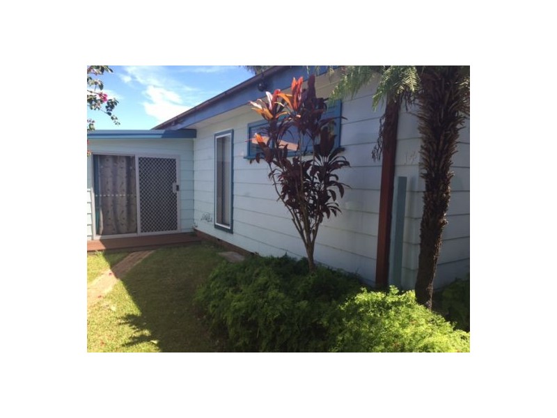 14 St John Drive, Croudace Bay NSW 2280