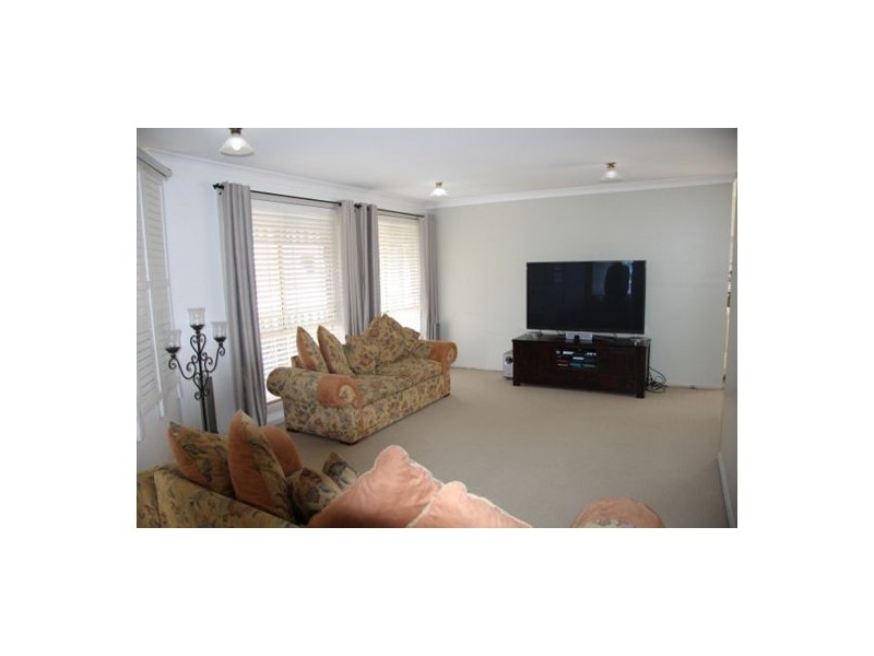 12 Agincourt Crescent, Valentine NSW 2280