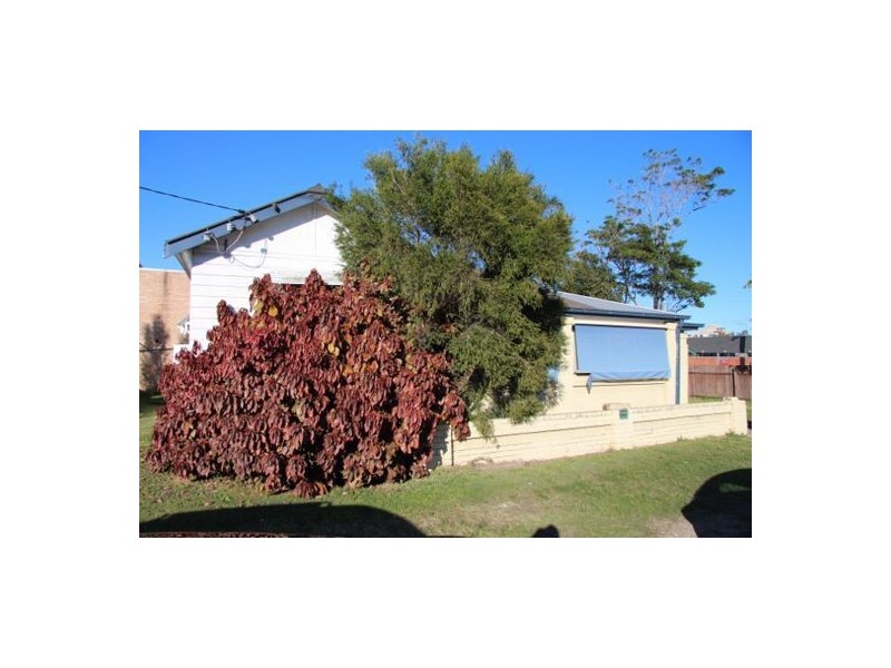 8 Maude Street, Belmont NSW 2280