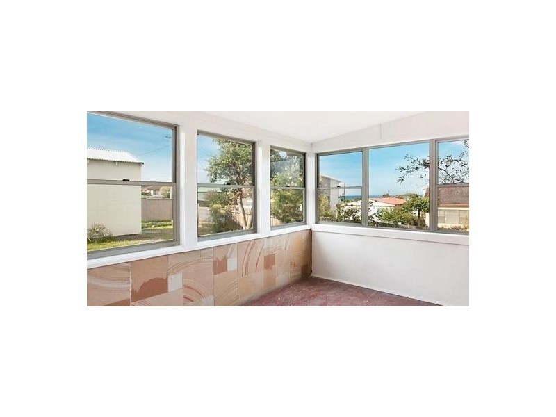 52 Hutchinson Street, Redhead NSW 2290