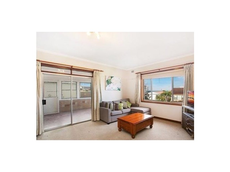 52 Hutchinson Street, Redhead NSW 2290