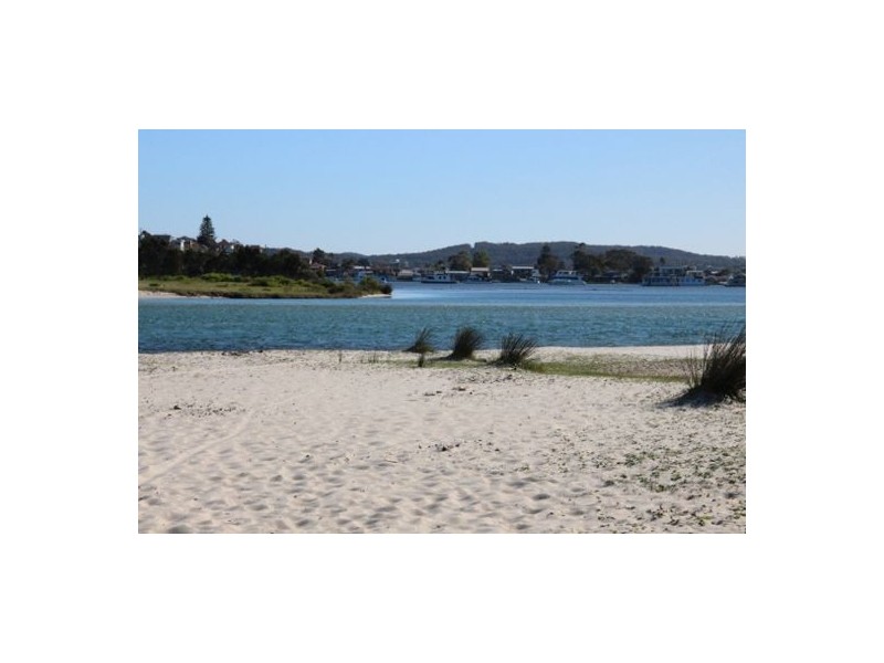 6 Haddon Cres, Marks Point NSW 2280