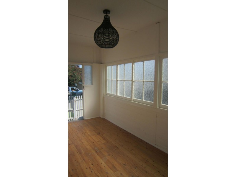 22 Walter Street, Belmont NSW 2280