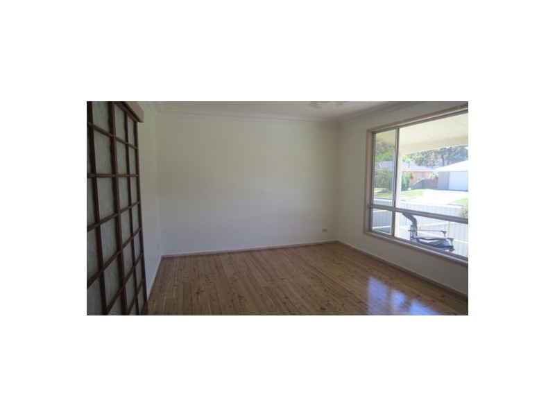 6 Winston  Street, Croudace Bay NSW 2280