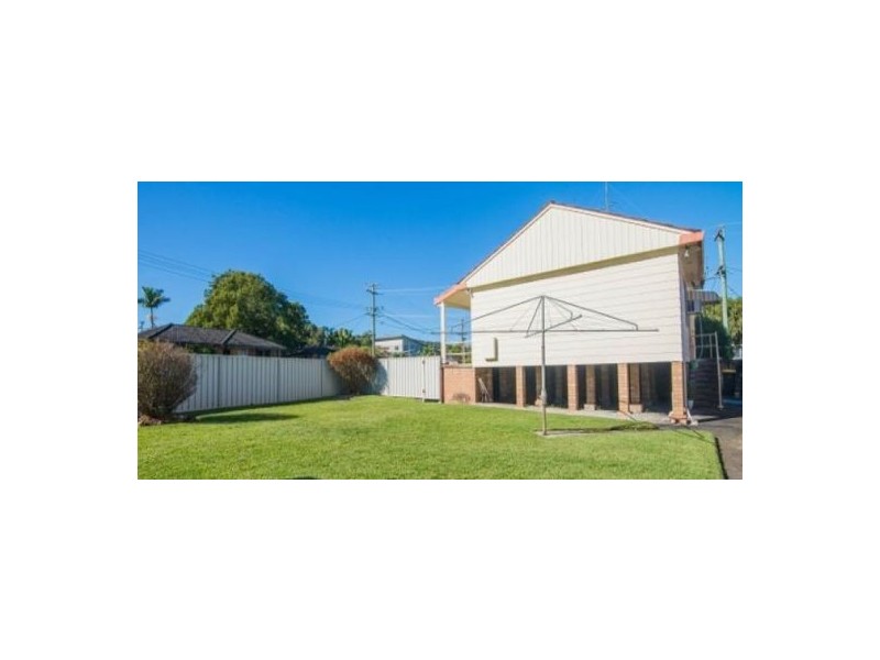6 Winston  Street, Croudace Bay NSW 2280