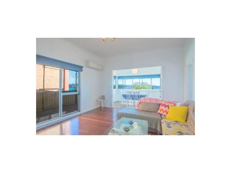 6 Eleebana Road, Eleebana NSW 2282